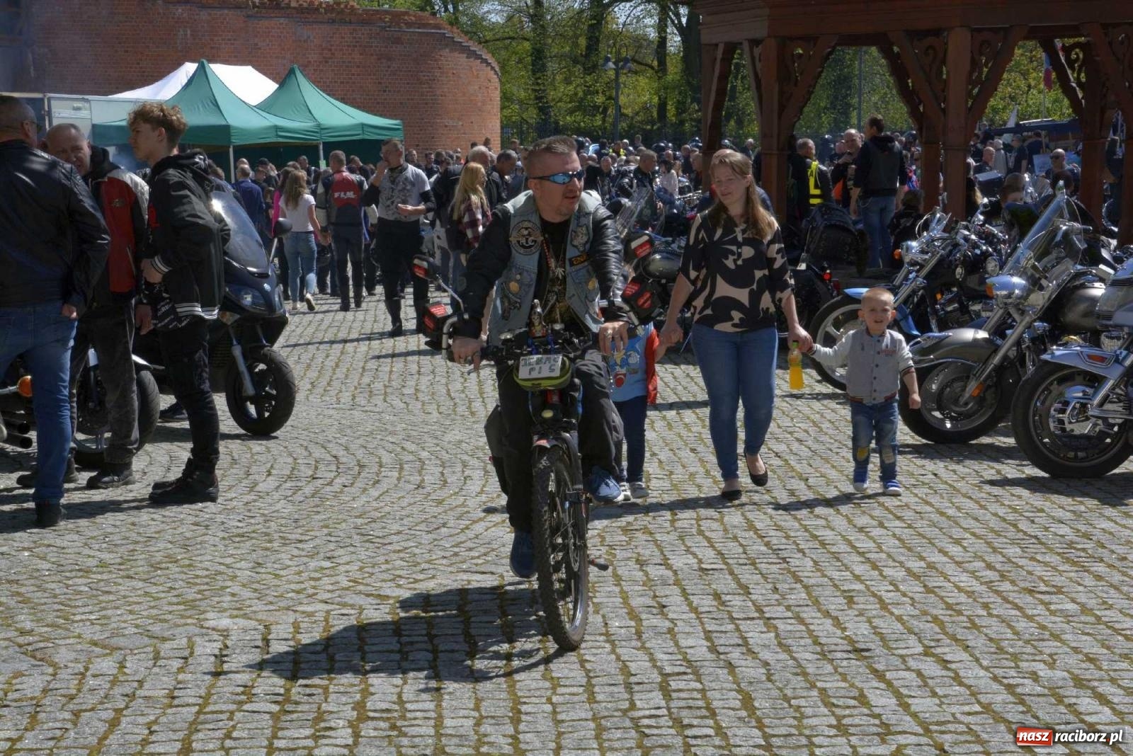 Zdjęcie w galerii na portalu naszraciborz.pl: Raciborska inauguracja sezonu motocyklowego wiadomości z regionu