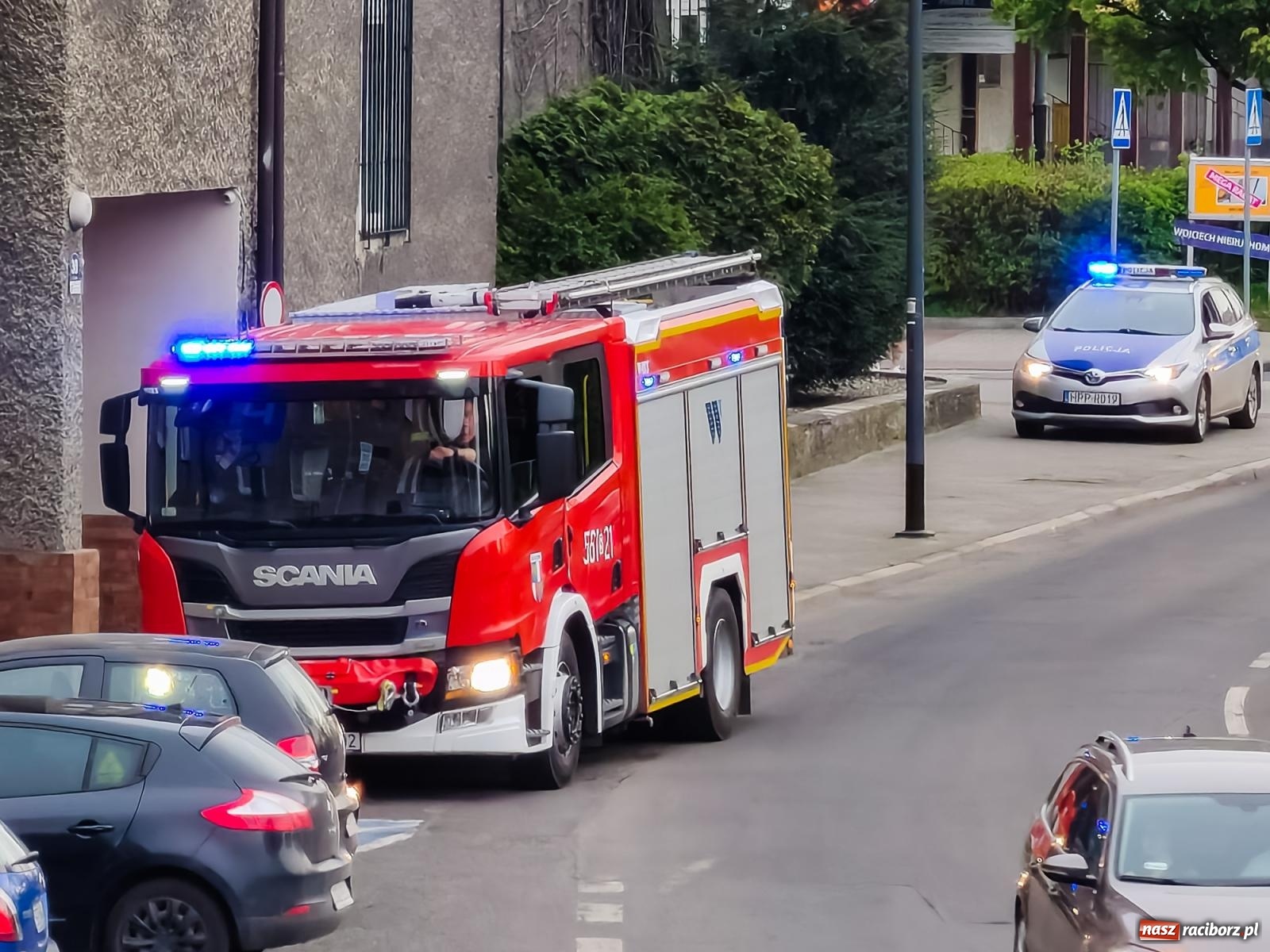 Zdjęcie w galerii na portalu naszraciborz.pl: Wyciek paliwa przy Jasnej. Seria interwencji z plamami na jezdni [FOTO] wiadomości z regionu