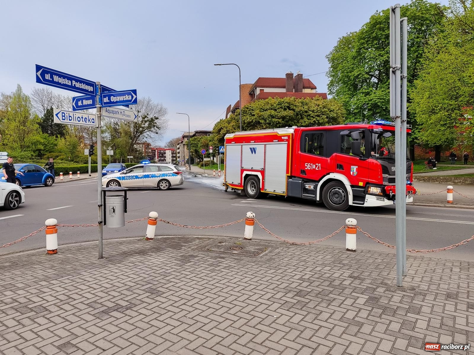 Zdjęcie w galerii na portalu naszraciborz.pl: Wyciek paliwa przy Jasnej. Seria interwencji z plamami na jezdni [FOTO] wiadomości z regionu