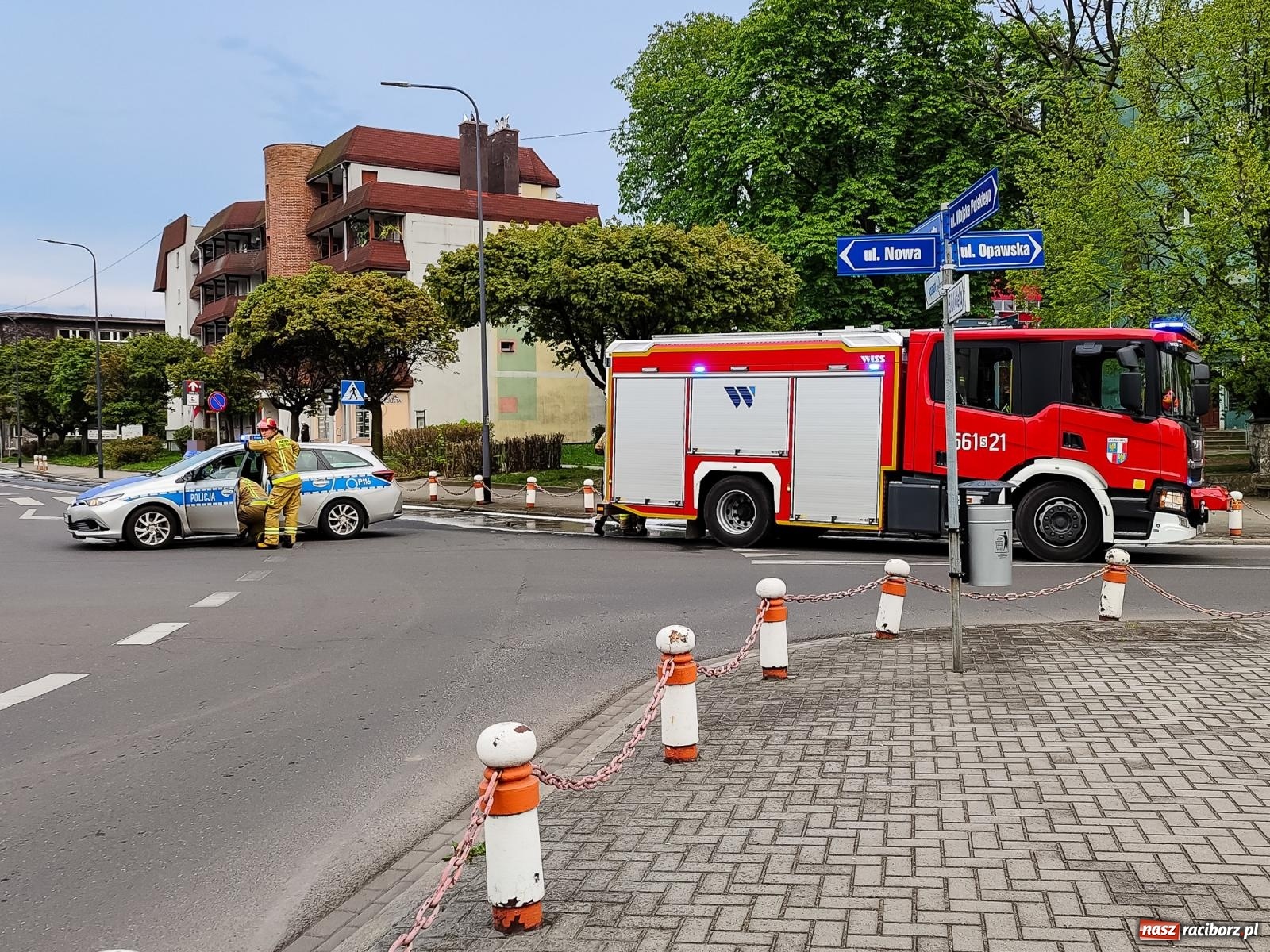 Zdjęcie w galerii na portalu naszraciborz.pl: Wyciek paliwa przy Jasnej. Seria interwencji z plamami na jezdni [FOTO] wiadomości z regionu