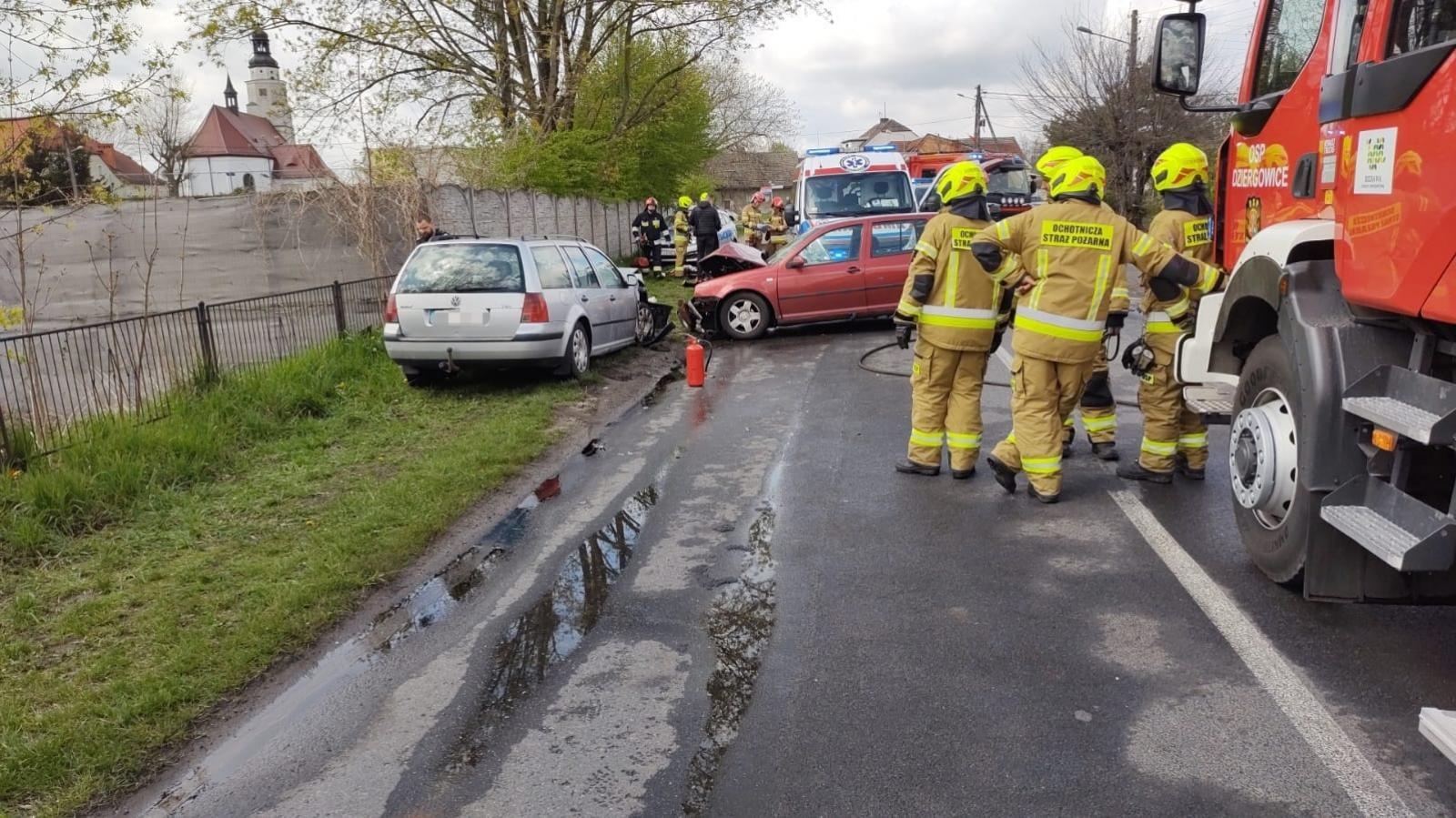 Zdjęcie w galerii na portalu naszraciborz.pl: Czołowe zderzenie volkswagenów. Sprawca był pijany [FOTO] wiadomości z regionu