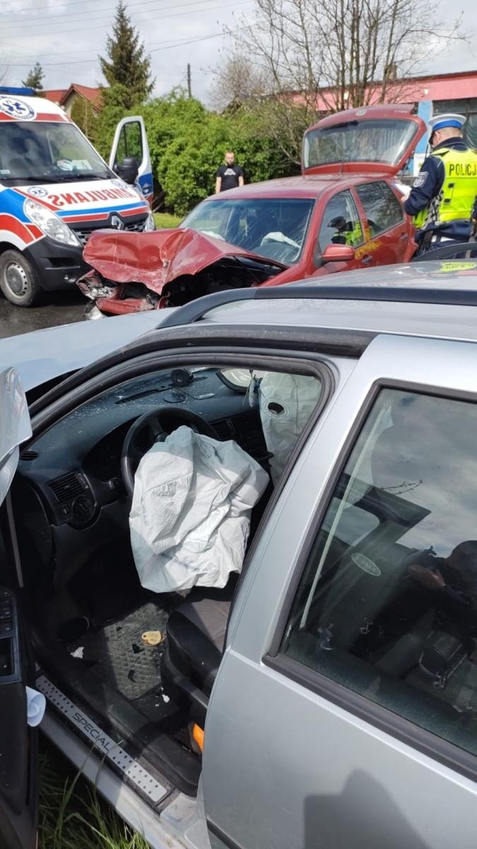 Zdjęcie w galerii na portalu naszraciborz.pl: Czołowe zderzenie volkswagenów. Sprawca był pijany [FOTO] wiadomości z regionu