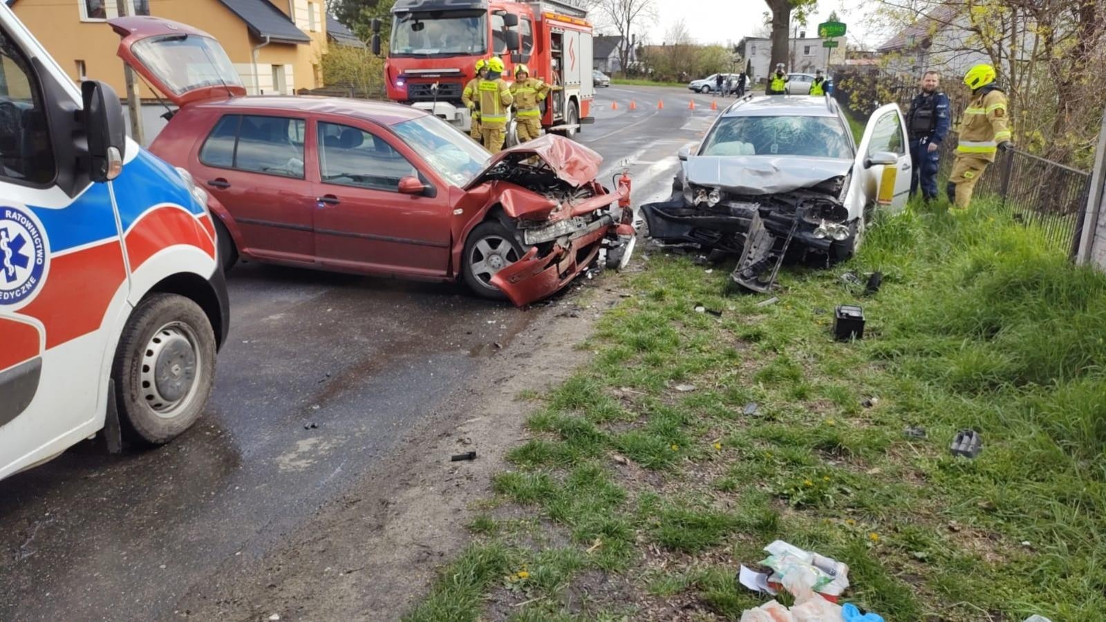 Zdjęcie w galerii na portalu naszraciborz.pl: Czołowe zderzenie volkswagenów. Sprawca był pijany [FOTO] wiadomości z regionu