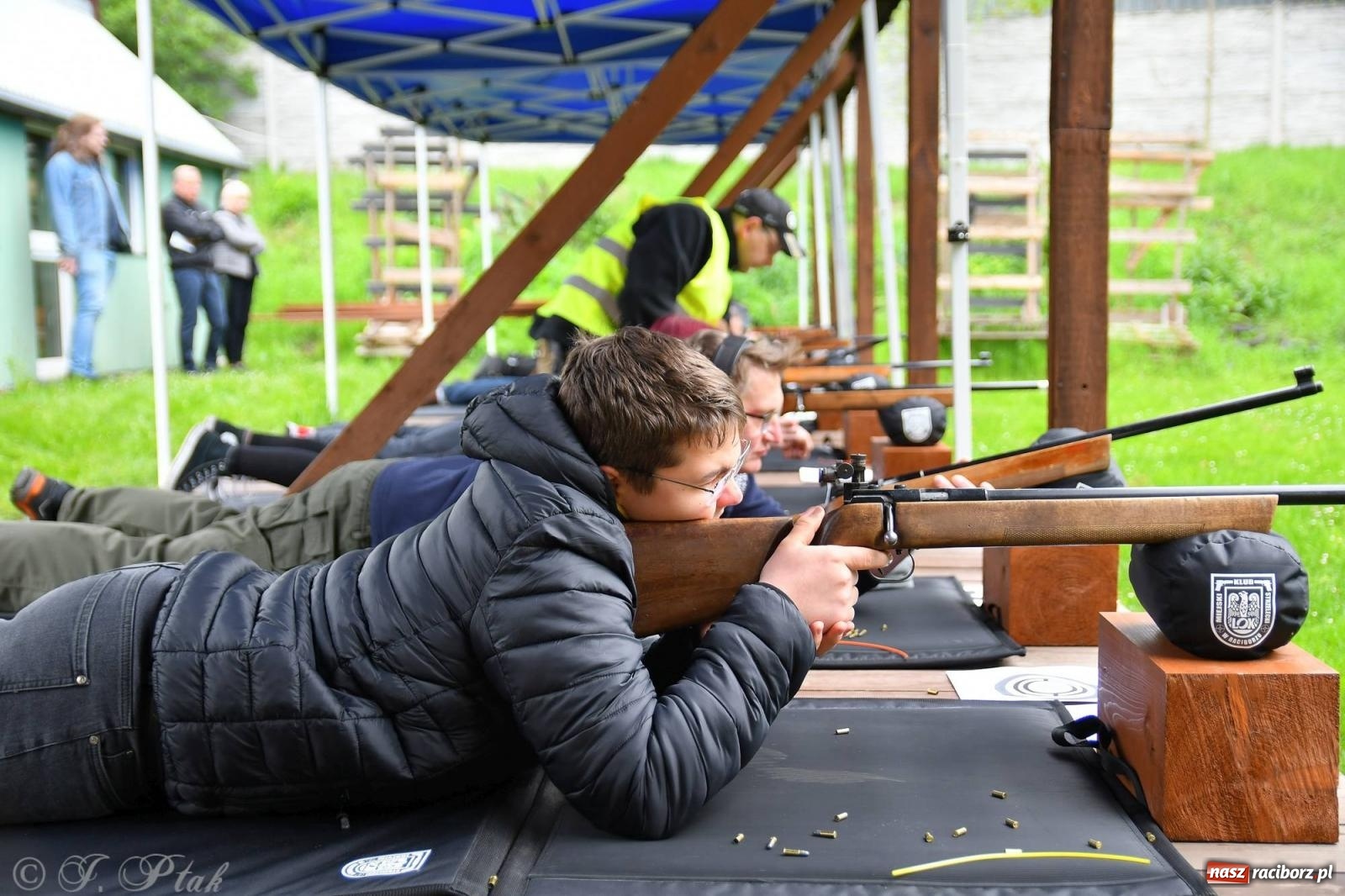 Zdjęcie w galerii na portalu naszraciborz.pl: Turniej strzelecki o Tarczę Konstytucji 3 Maja [FOTO i WIDEO] wiadomości z regionu