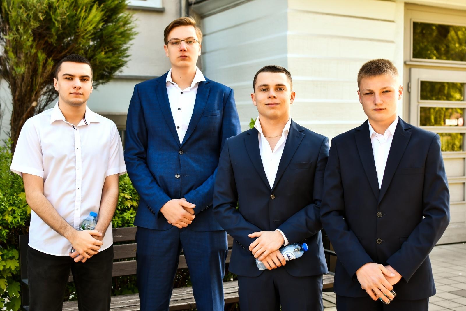 Zdjęcie w galerii na portalu naszraciborz.pl: Uczniowie pięciu klas II LO przystąpili do matury wiadomości z regionu