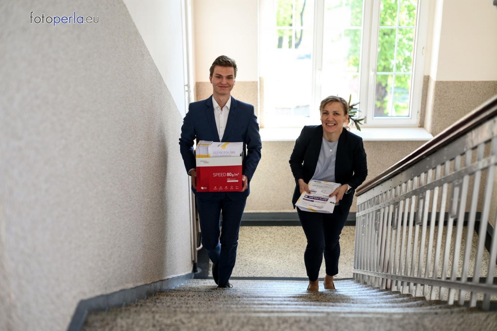 Zdjęcie w galerii na portalu naszraciborz.pl: Matura w Kasprowiczu. Piszą uczniowie sześciu klas FOTO] wiadomości z regionu