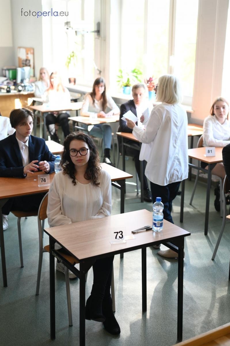 Zdjęcie w galerii na portalu naszraciborz.pl: Matura w Kasprowiczu. Piszą uczniowie sześciu klas FOTO] wiadomości z regionu