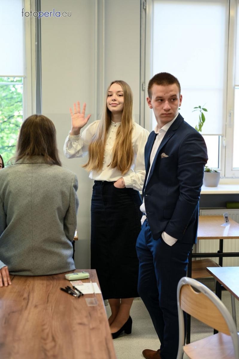 Zdjęcie w galerii na portalu naszraciborz.pl: Matura w Kasprowiczu. Piszą uczniowie sześciu klas FOTO] wiadomości z regionu