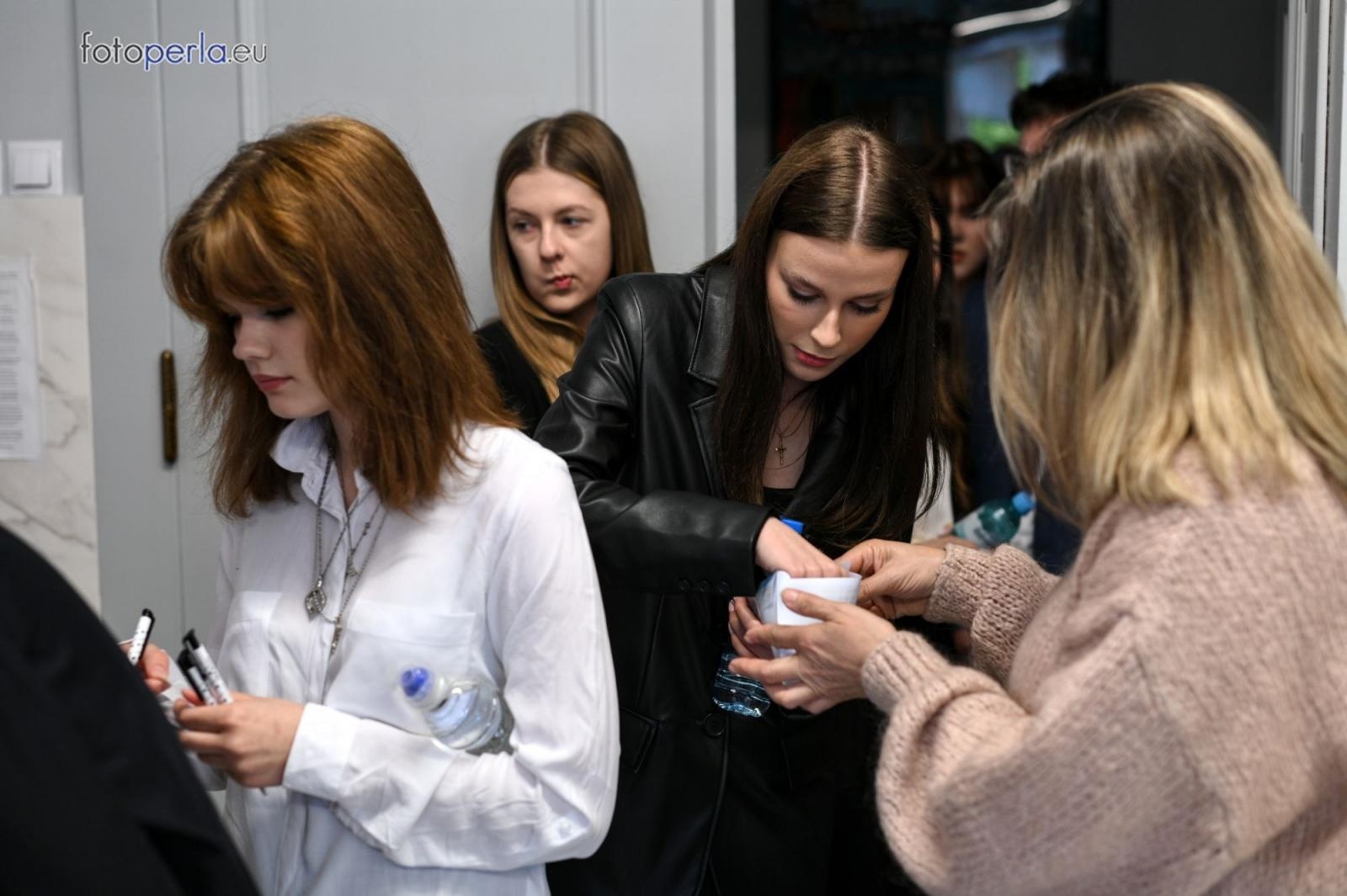 Zdjęcie w galerii na portalu naszraciborz.pl: Matura w Kasprowiczu. Piszą uczniowie sześciu klas FOTO] wiadomości z regionu