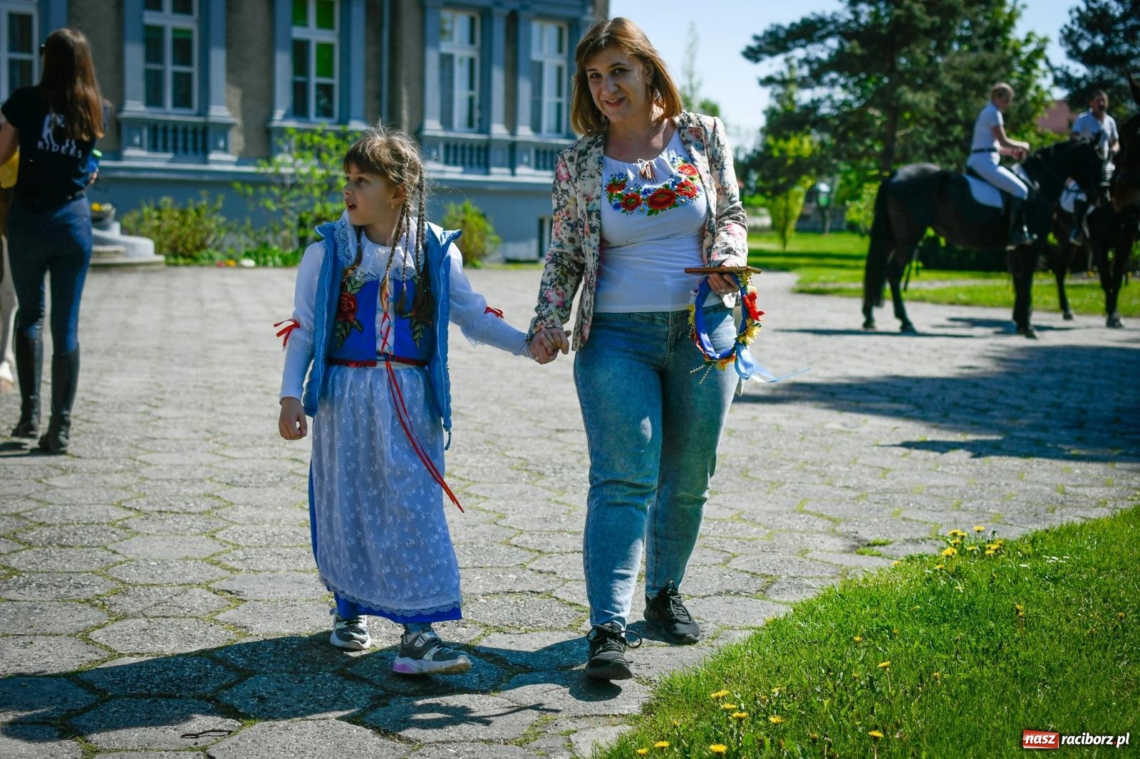 Zdjęcie w galerii na portalu naszraciborz.pl: Sołtys wymodlił słoneczną pogodę. Procesja na św. Floriana w Pogrzebieniu wiadomości z regionu