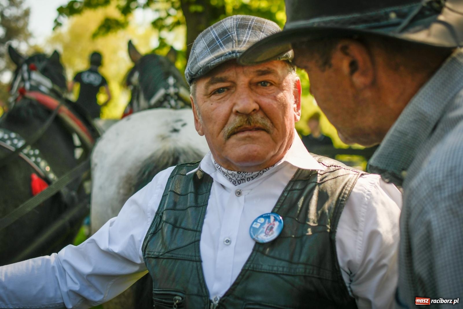 Zdjęcie w galerii na portalu naszraciborz.pl: Sołtys wymodlił słoneczną pogodę. Procesja na św. Floriana w Pogrzebieniu wiadomości z regionu