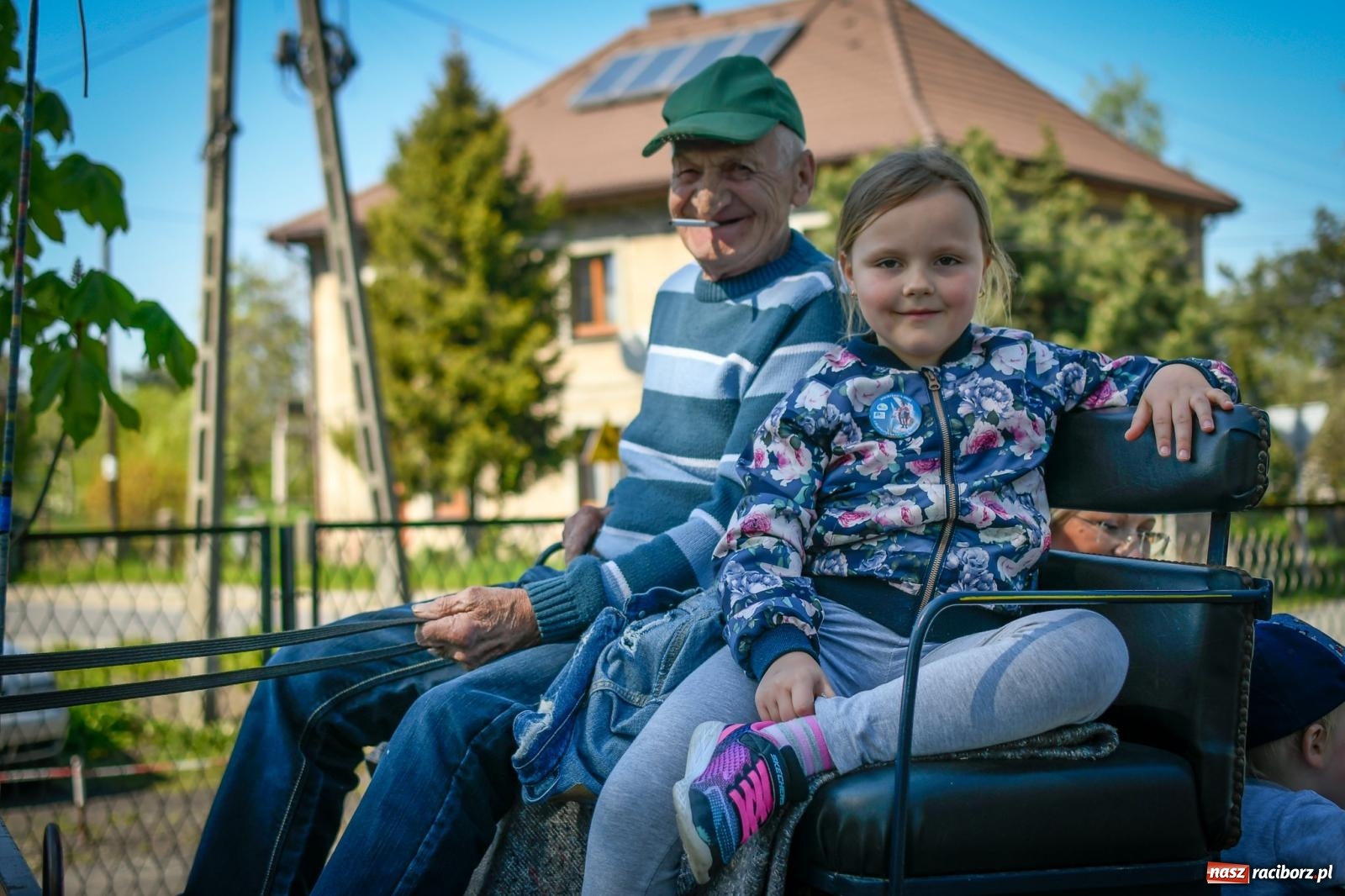 Zdjęcie w galerii na portalu naszraciborz.pl: Sołtys wymodlił słoneczną pogodę. Procesja na św. Floriana w Pogrzebieniu wiadomości z regionu