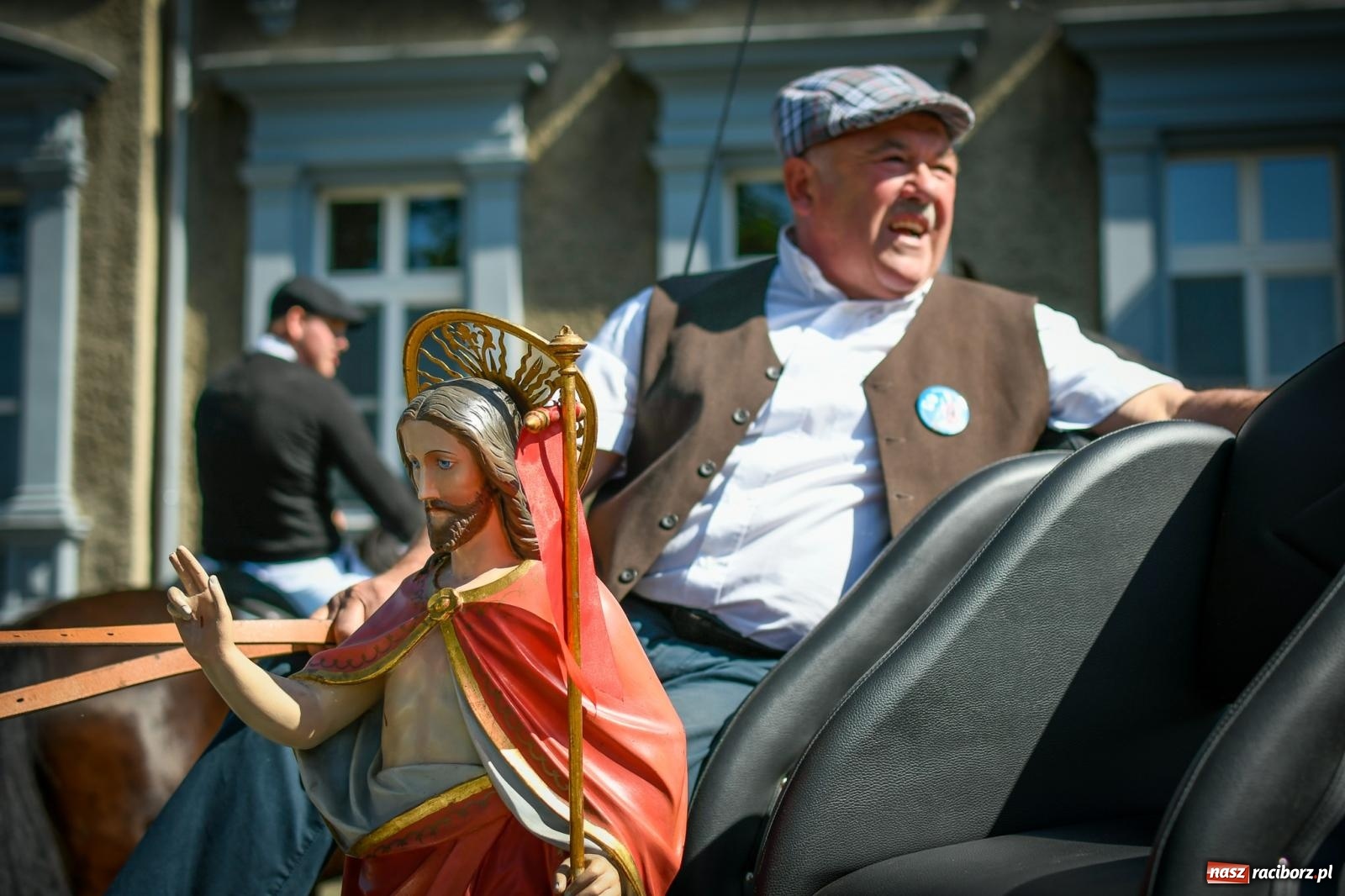 Zdjęcie w galerii na portalu naszraciborz.pl: Sołtys wymodlił słoneczną pogodę. Procesja na św. Floriana w Pogrzebieniu wiadomości z regionu