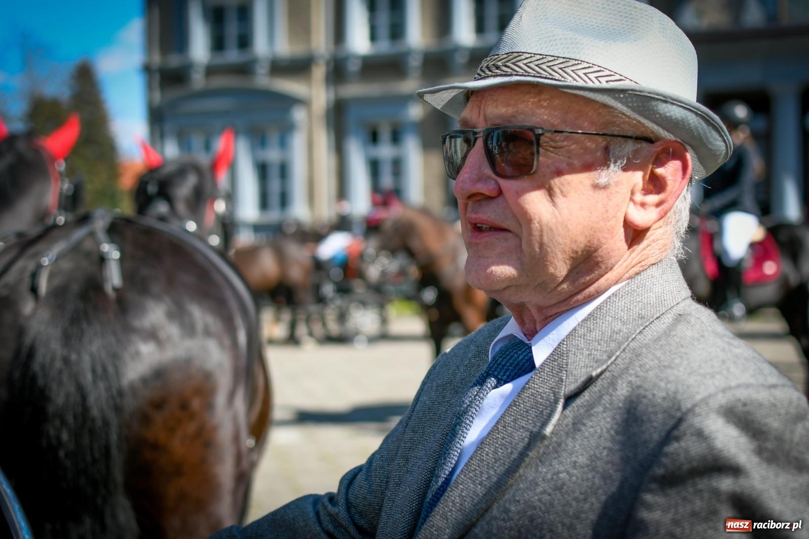 Zdjęcie w galerii na portalu naszraciborz.pl: Sołtys wymodlił słoneczną pogodę. Procesja na św. Floriana w Pogrzebieniu wiadomości z regionu