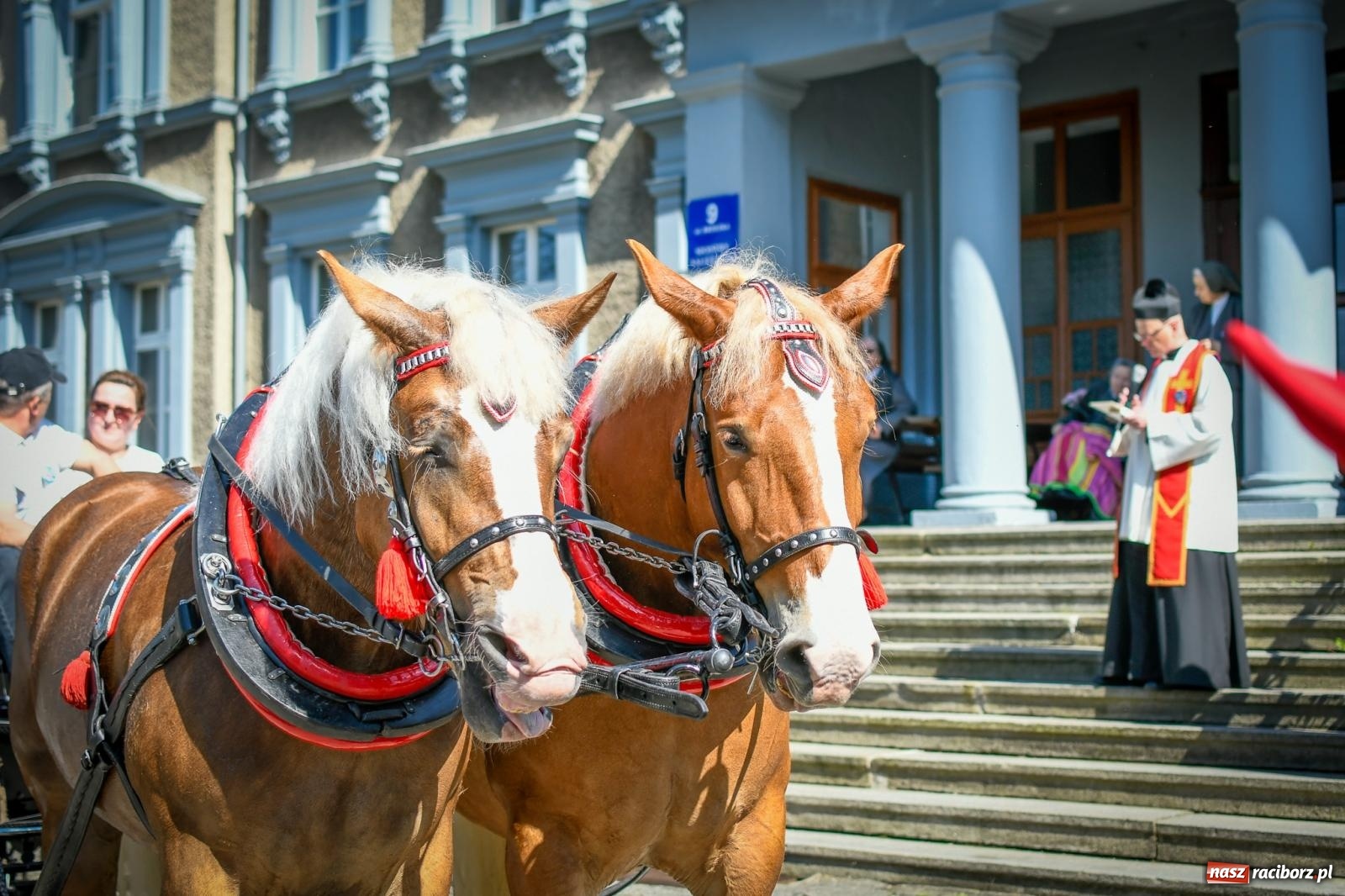 Zdjęcie w galerii na portalu naszraciborz.pl: Sołtys wymodlił słoneczną pogodę. Procesja na św. Floriana w Pogrzebieniu wiadomości z regionu