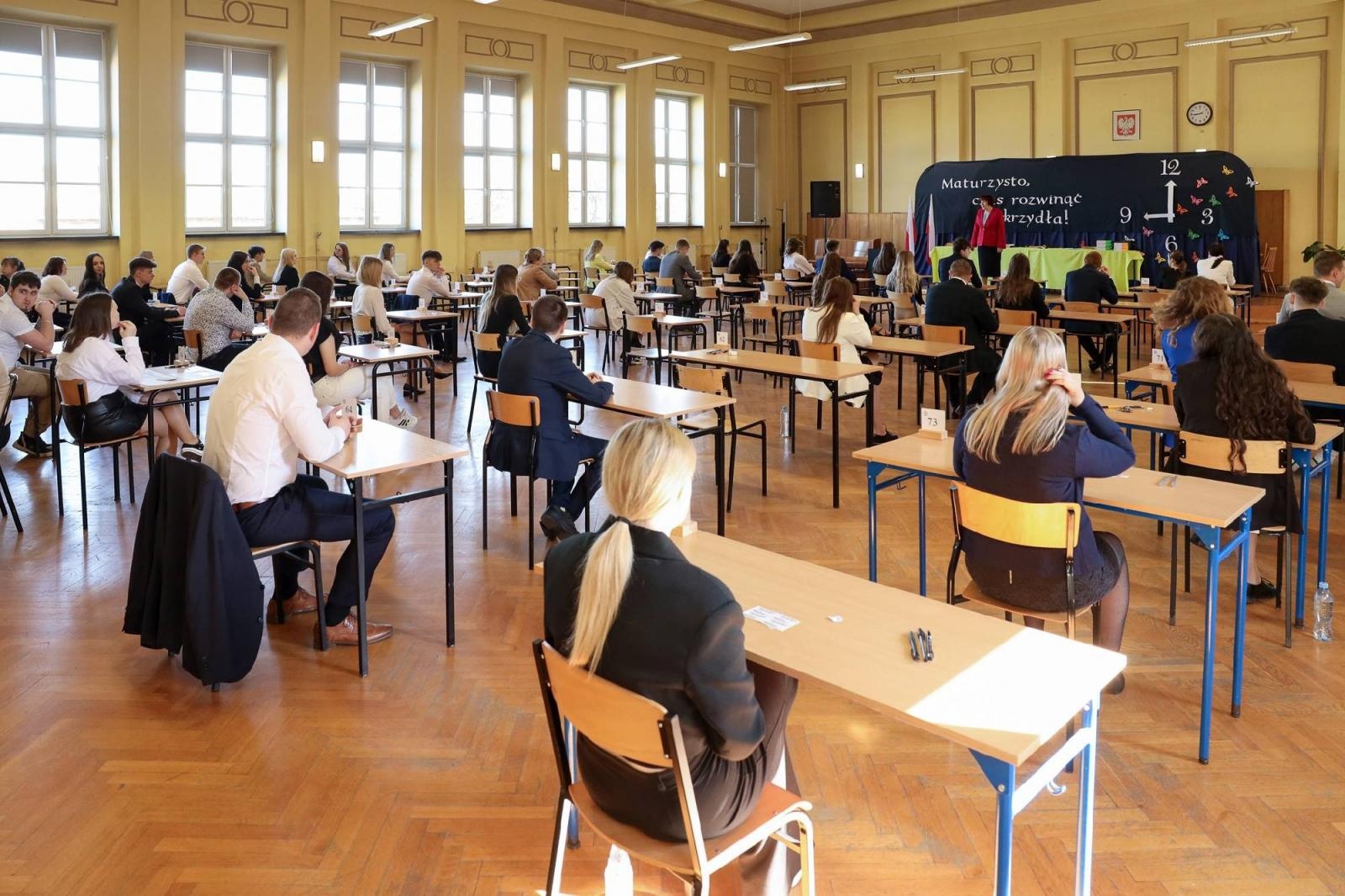 Zdjęcie w galerii na portalu naszraciborz.pl: Matura w raciborskim Ekonomiku [FOTO] wiadomości z regionu