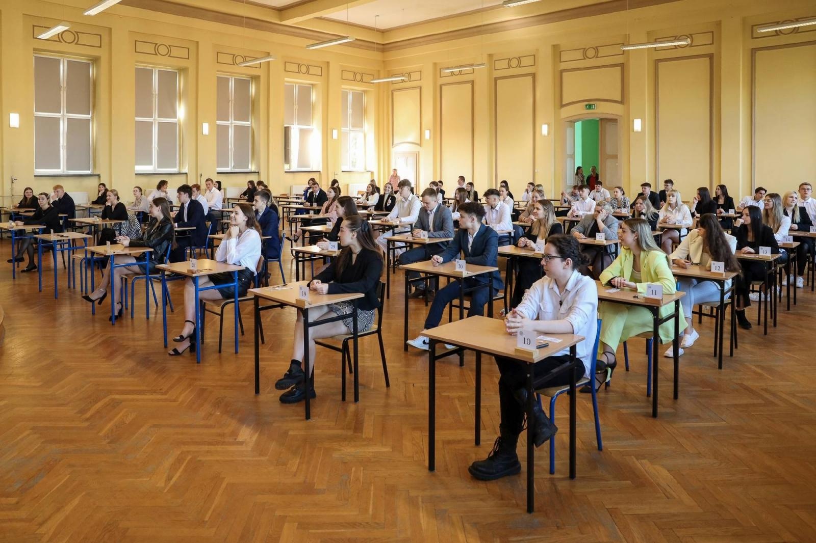 Zdjęcie w galerii na portalu naszraciborz.pl: Matura w raciborskim Ekonomiku [FOTO] wiadomości z regionu