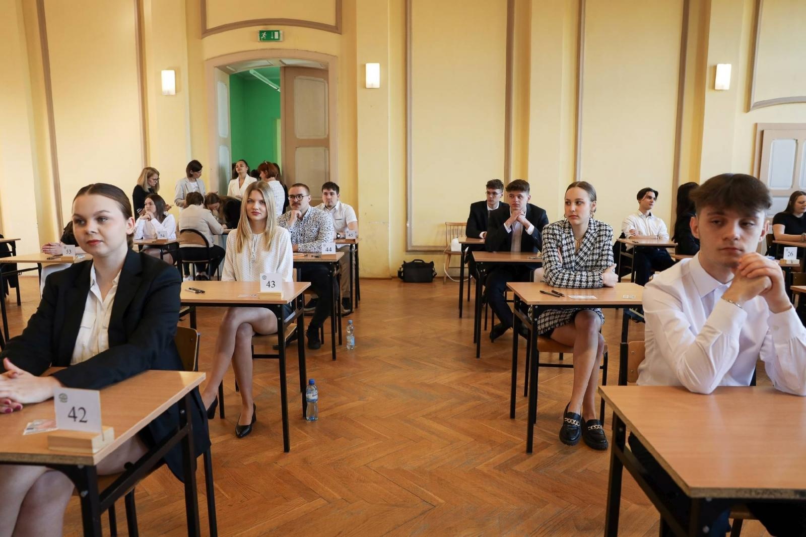 Zdjęcie w galerii na portalu naszraciborz.pl: Matura w raciborskim Ekonomiku [FOTO] wiadomości z regionu