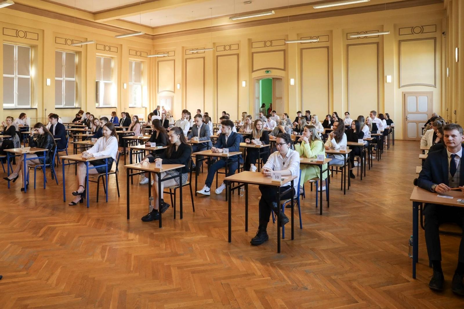 Zdjęcie w galerii na portalu naszraciborz.pl: Matura w raciborskim Ekonomiku [FOTO] wiadomości z regionu