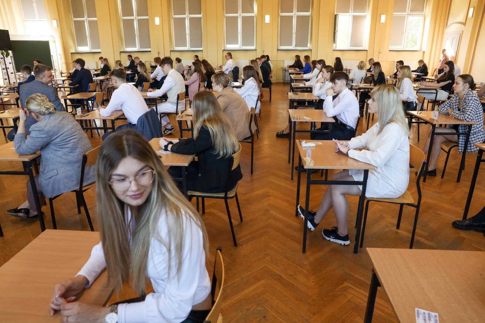Zdjęcie w galerii na portalu naszraciborz.pl: Matura w raciborskim Ekonomiku [FOTO] wiadomości z regionu