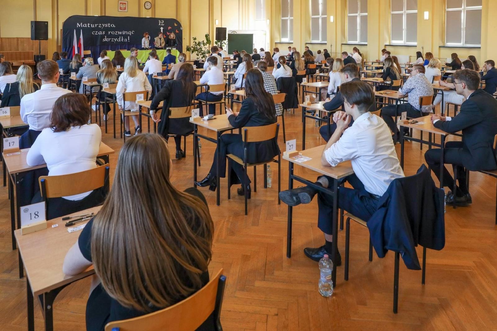 Zdjęcie w galerii na portalu naszraciborz.pl: Matura w raciborskim Ekonomiku [FOTO] wiadomości z regionu