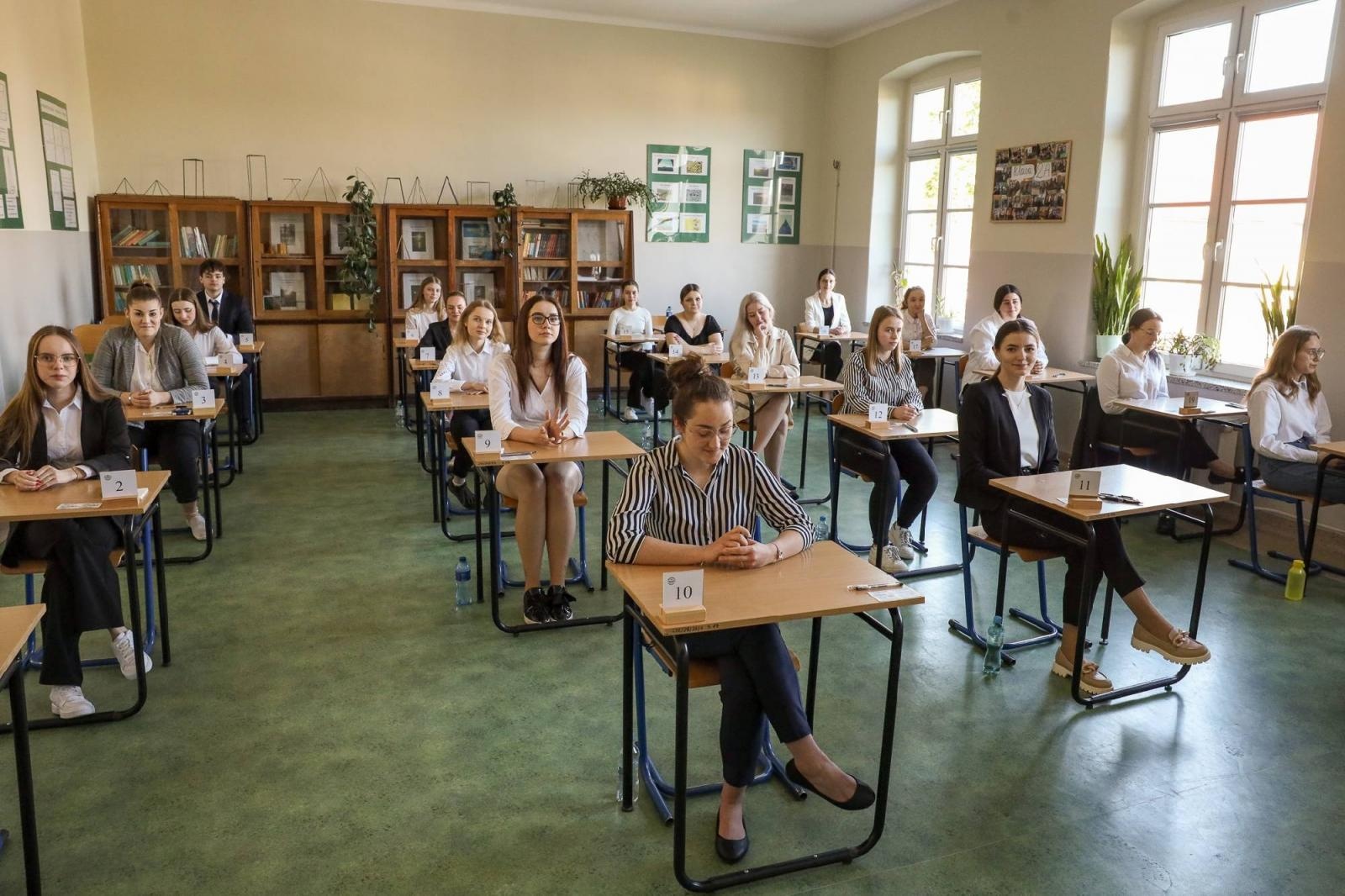 Zdjęcie w galerii na portalu naszraciborz.pl: Matura w raciborskim Ekonomiku [FOTO] wiadomości z regionu