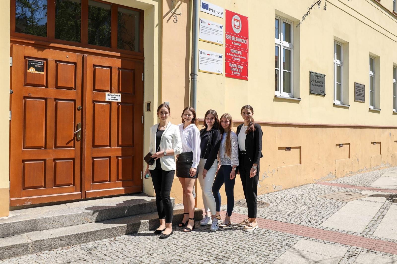 Zdjęcie w galerii na portalu naszraciborz.pl: Matura w raciborskim Ekonomiku [FOTO] wiadomości z regionu