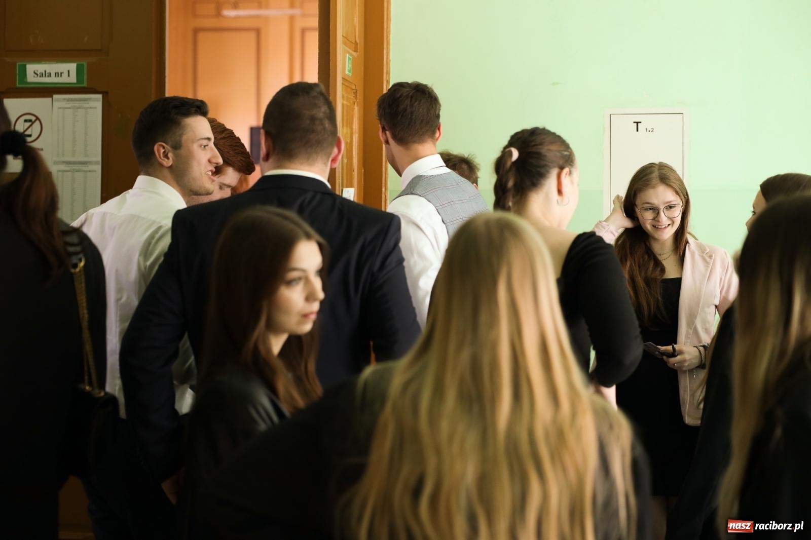 Zdjęcie w galerii na portalu naszraciborz.pl: Maturzyści Ekonomika zmierzyli się z językiem obcym wiadomości z regionu
