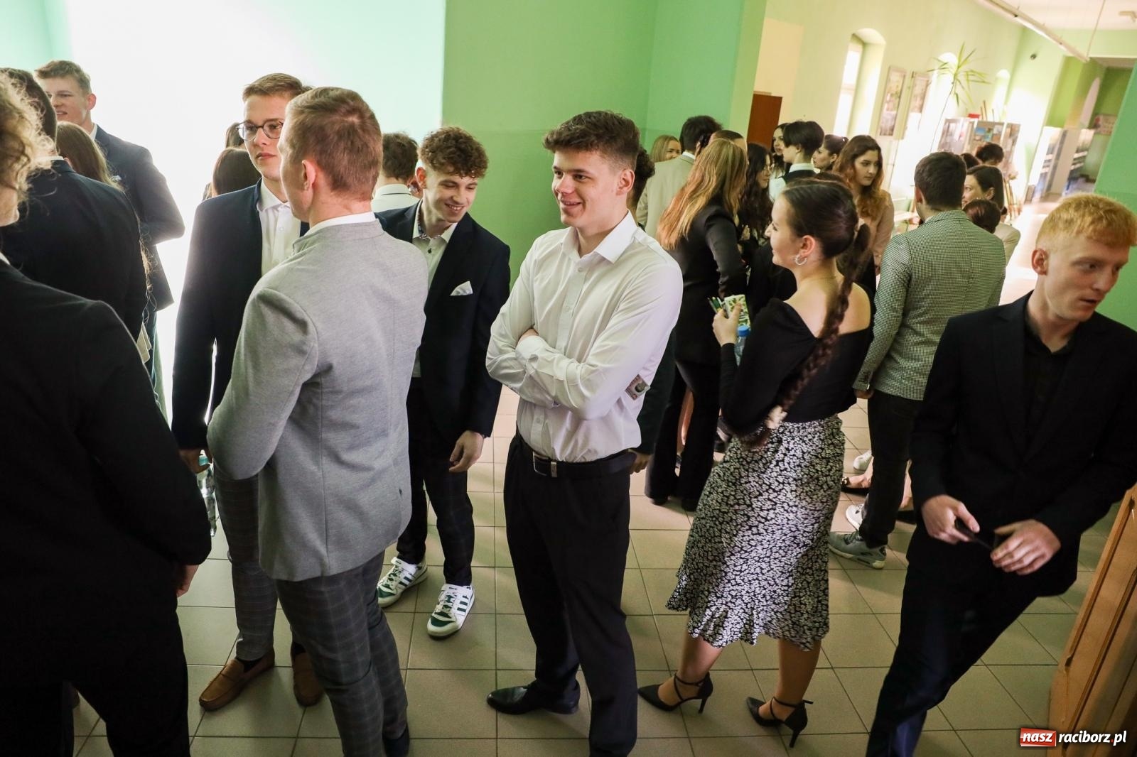 Zdjęcie w galerii na portalu naszraciborz.pl: Maturzyści Ekonomika zmierzyli się z językiem obcym wiadomości z regionu
