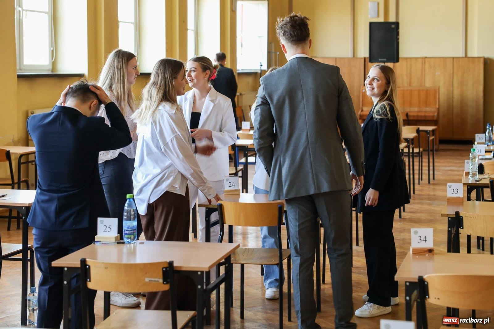 Zdjęcie w galerii na portalu naszraciborz.pl: Maturzyści Ekonomika zmierzyli się z językiem obcym wiadomości z regionu
