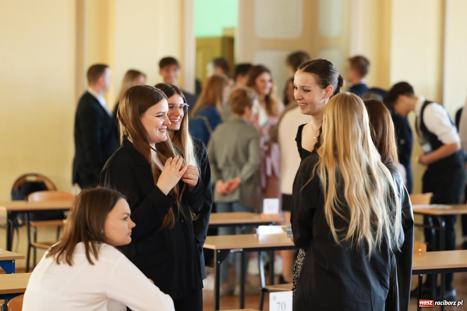 Zdjęcie w galerii na portalu naszraciborz.pl: Maturzyści Ekonomika zmierzyli się z językiem obcym wiadomości z regionu