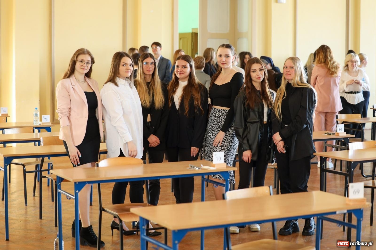 Zdjęcie w galerii na portalu naszraciborz.pl: Maturzyści Ekonomika zmierzyli się z językiem obcym wiadomości z regionu