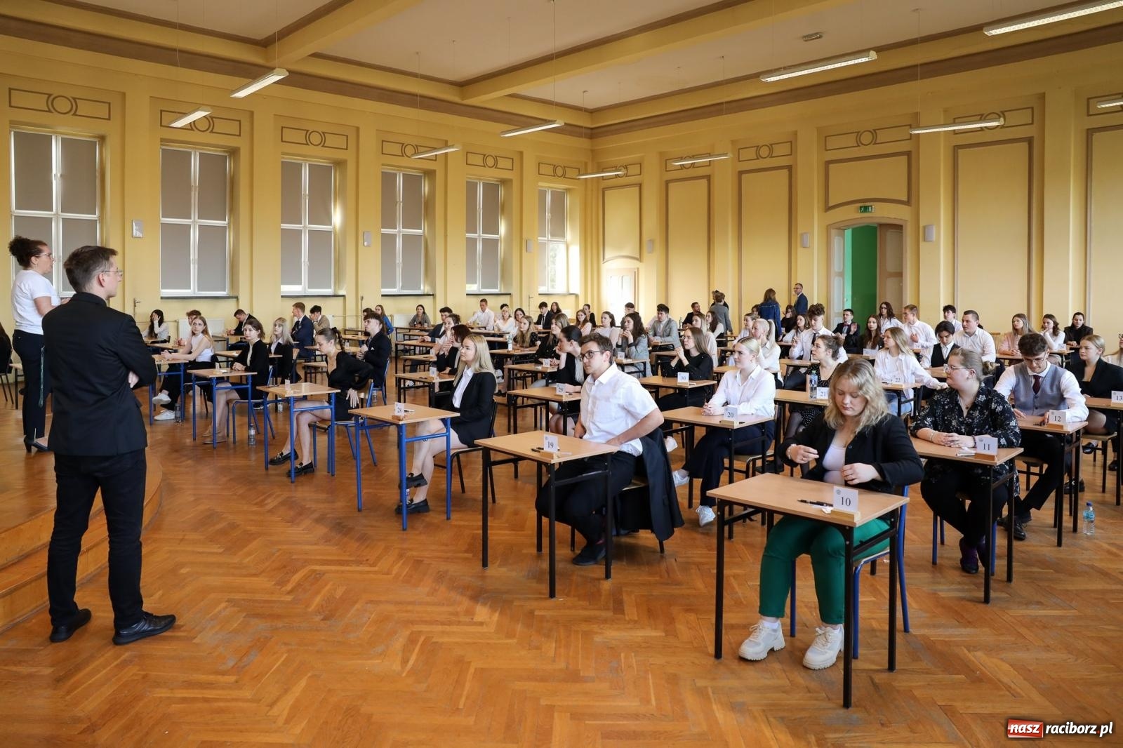 Zdjęcie w galerii na portalu naszraciborz.pl: Maturzyści Ekonomika zmierzyli się z językiem obcym wiadomości z regionu
