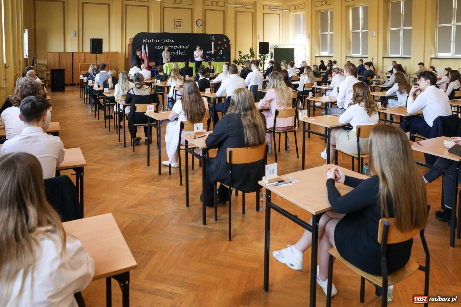 Zdjęcie w galerii na portalu naszraciborz.pl: Maturzyści Ekonomika zmierzyli się z językiem obcym wiadomości z regionu