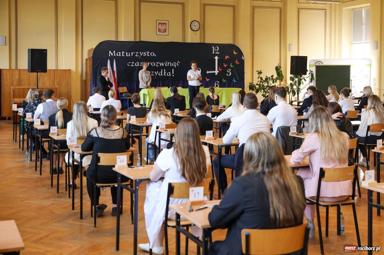 Zdjęcie w galerii na portalu naszraciborz.pl: Maturzyści Ekonomika zmierzyli się z językiem obcym wiadomości z regionu
