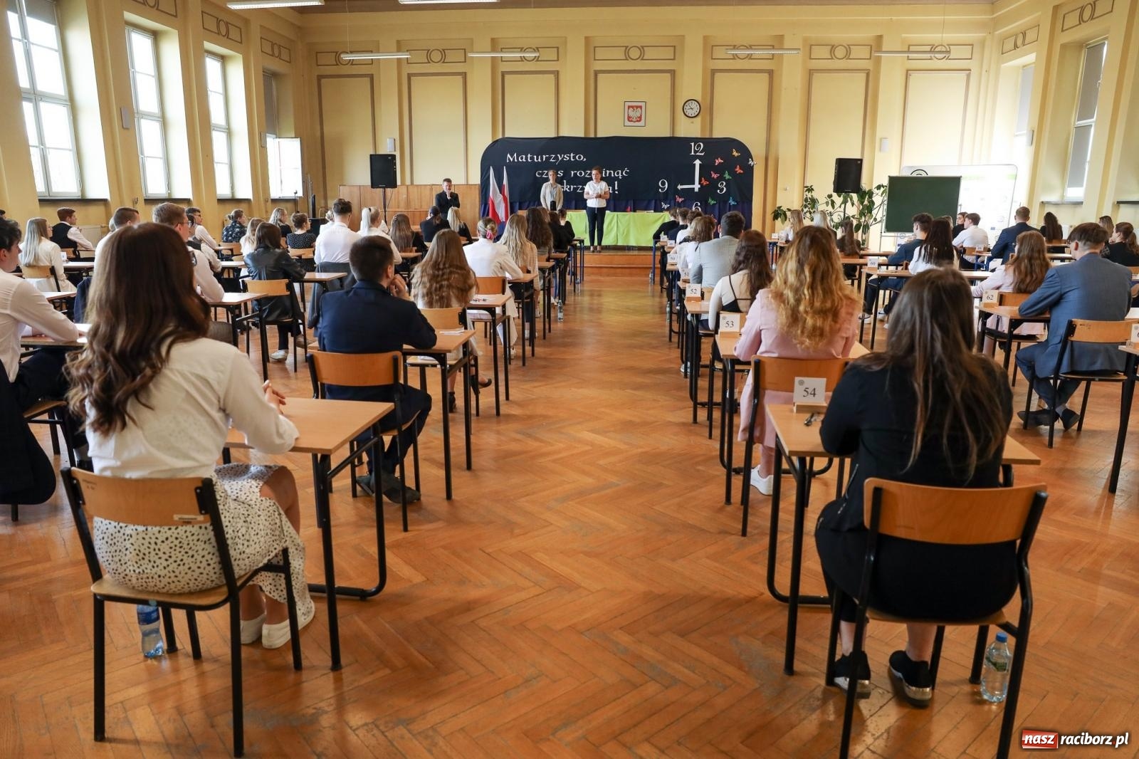 Zdjęcie w galerii na portalu naszraciborz.pl: Maturzyści Ekonomika zmierzyli się z językiem obcym wiadomości z regionu