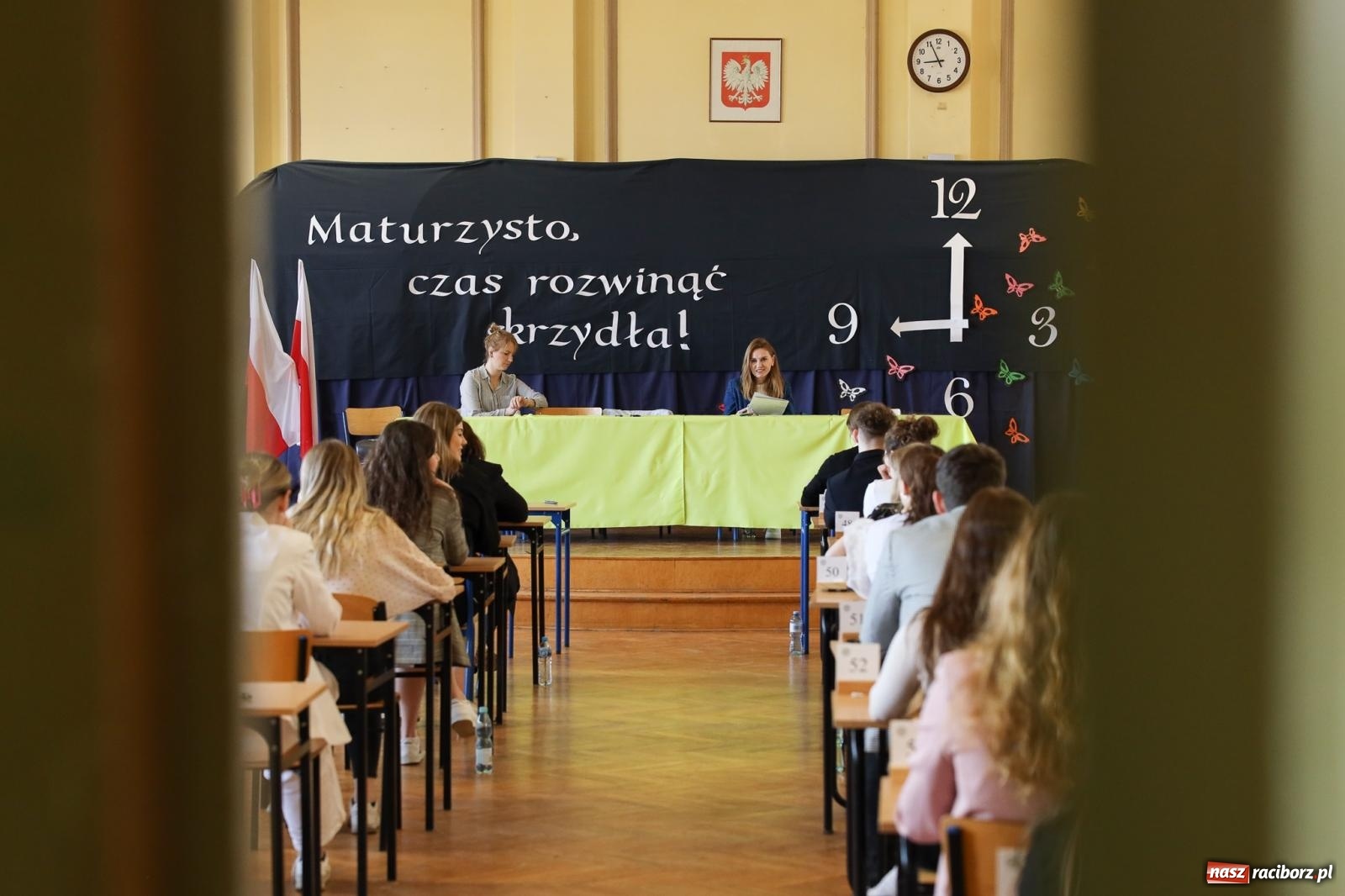 Zdjęcie w galerii na portalu naszraciborz.pl: Maturzyści Ekonomika zmierzyli się z językiem obcym wiadomości z regionu
