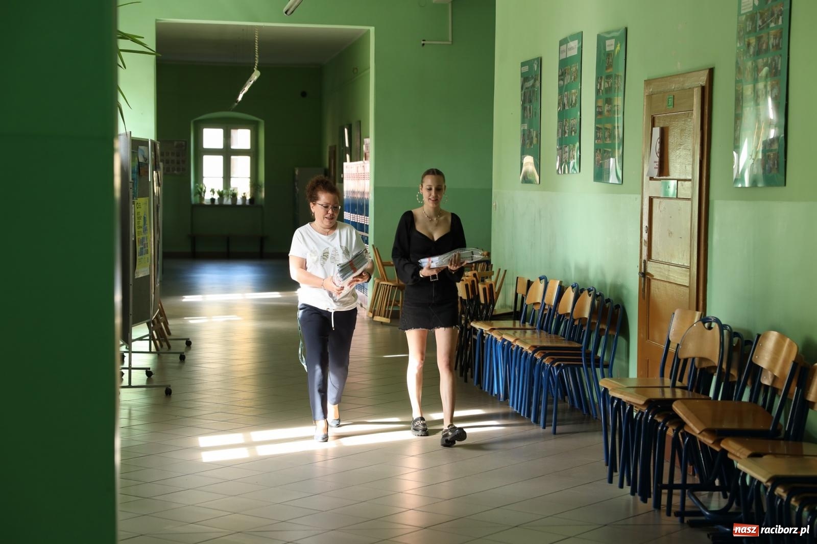 Zdjęcie w galerii na portalu naszraciborz.pl: Maturzyści Ekonomika zmierzyli się z językiem obcym wiadomości z regionu