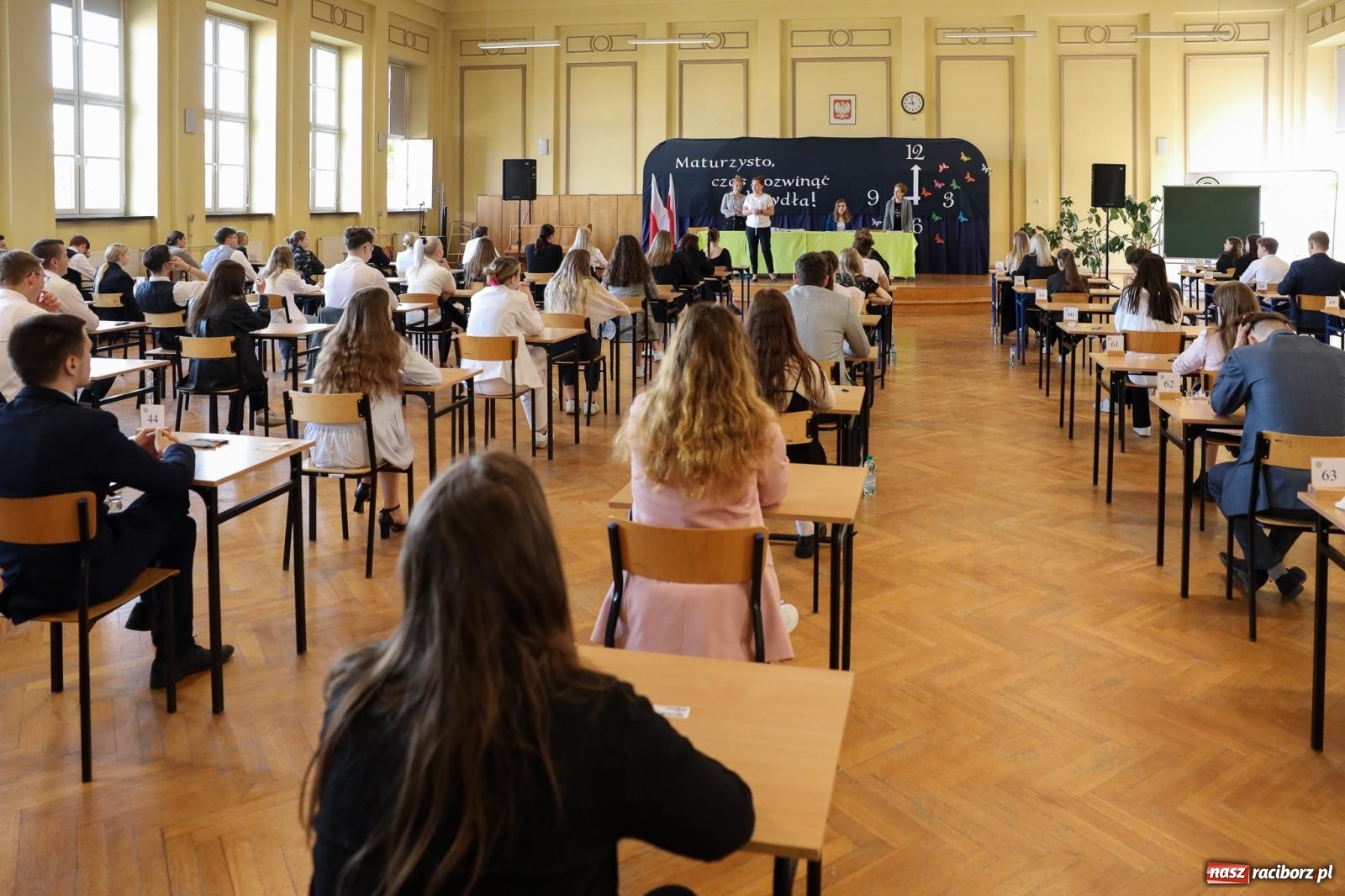 Zdjęcie w galerii na portalu naszraciborz.pl: Maturzyści Ekonomika zmierzyli się z językiem obcym wiadomości z regionu