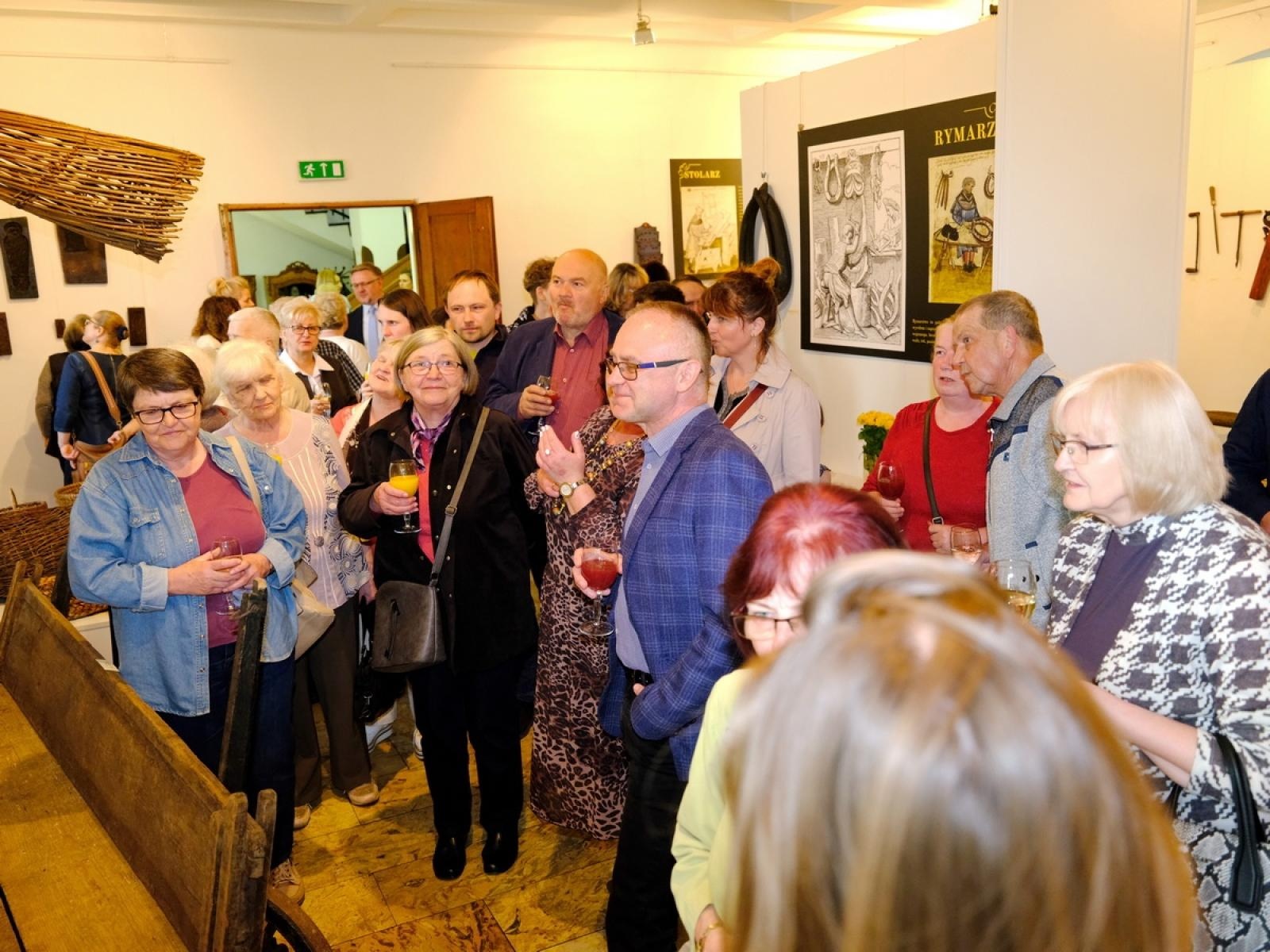 Zdjęcie w galerii na portalu naszraciborz.pl: Ginące zawody - w Muzeum otwarto nową wystawę wiadomości z regionu