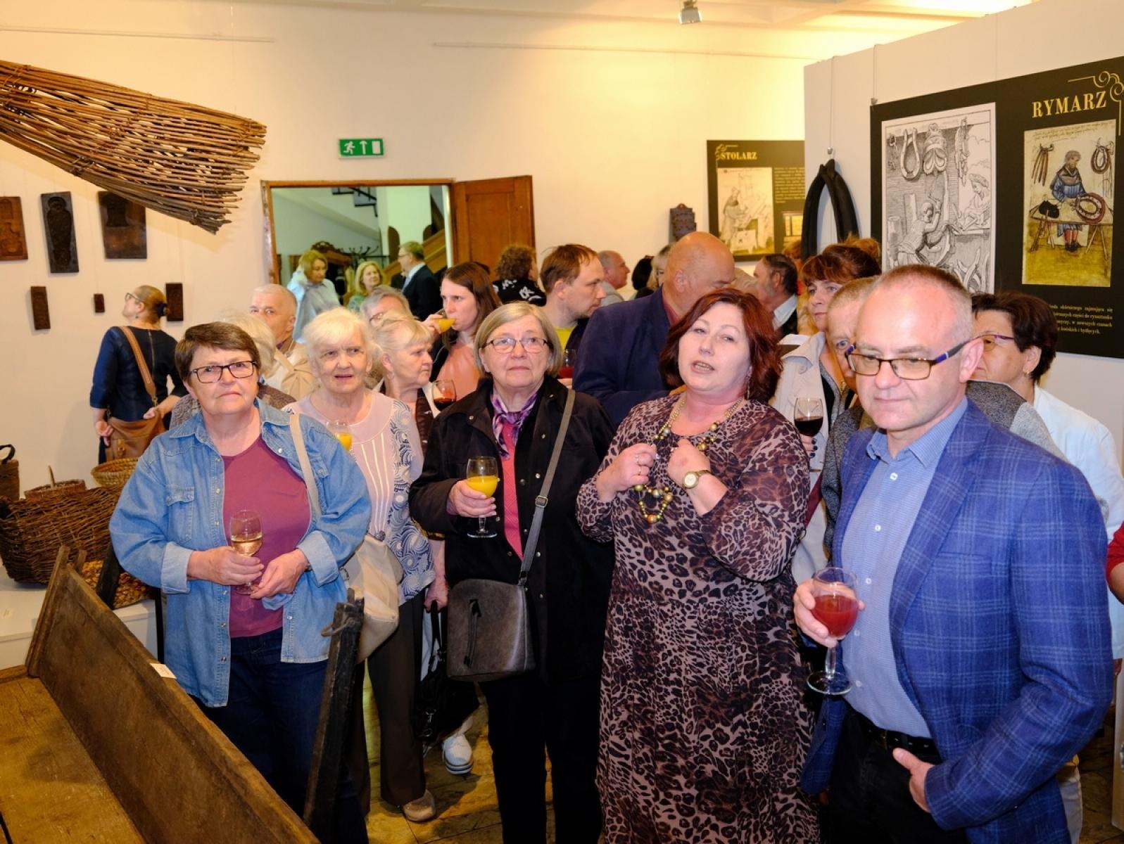 Zdjęcie w galerii na portalu naszraciborz.pl: Ginące zawody - w Muzeum otwarto nową wystawę wiadomości z regionu