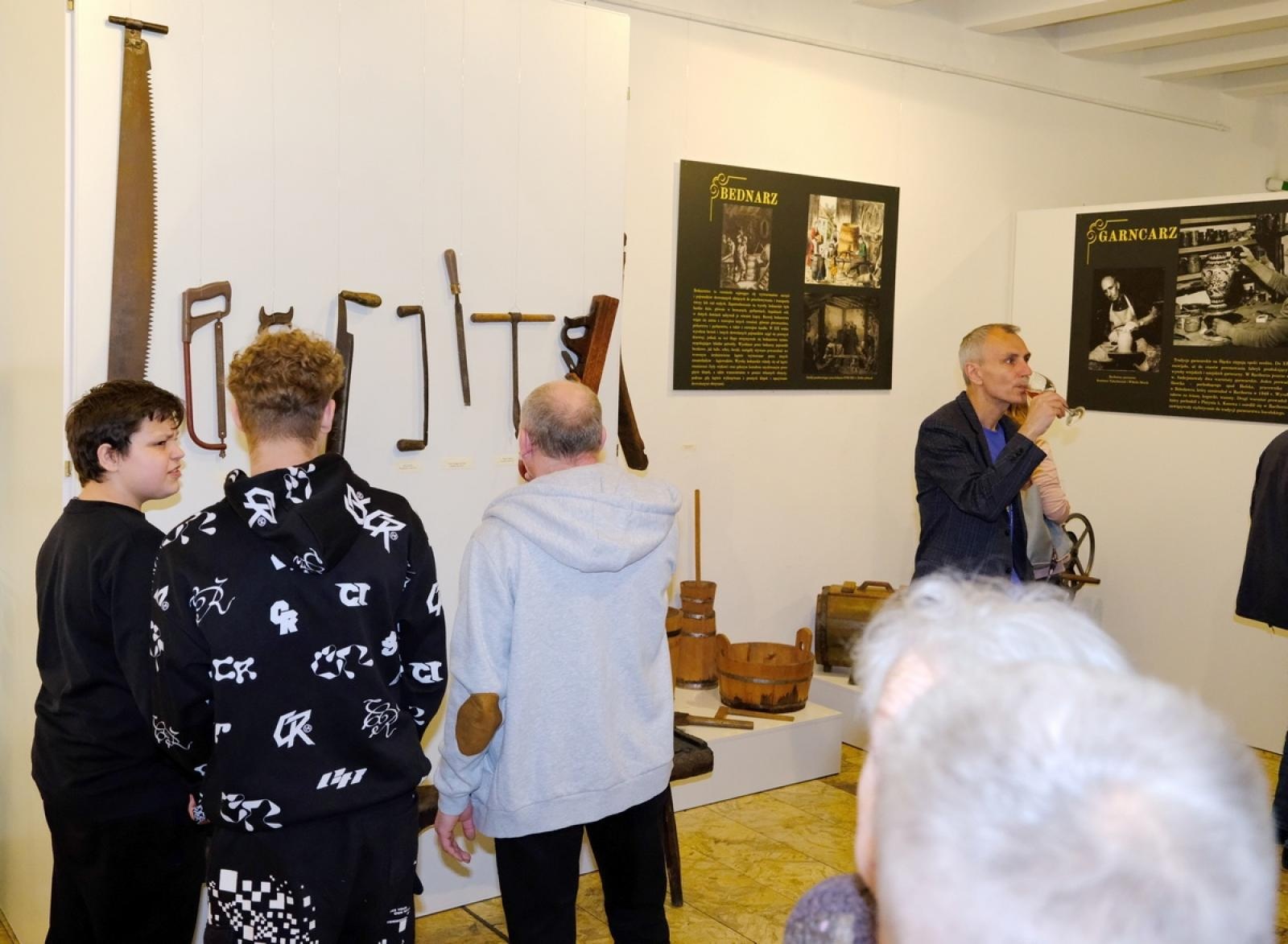 Zdjęcie w galerii na portalu naszraciborz.pl: Ginące zawody - w Muzeum otwarto nową wystawę wiadomości z regionu