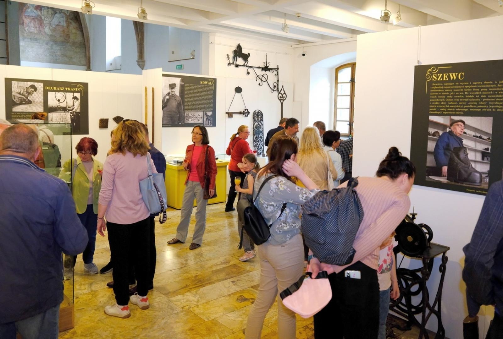 Zdjęcie w galerii na portalu naszraciborz.pl: Ginące zawody - w Muzeum otwarto nową wystawę wiadomości z regionu