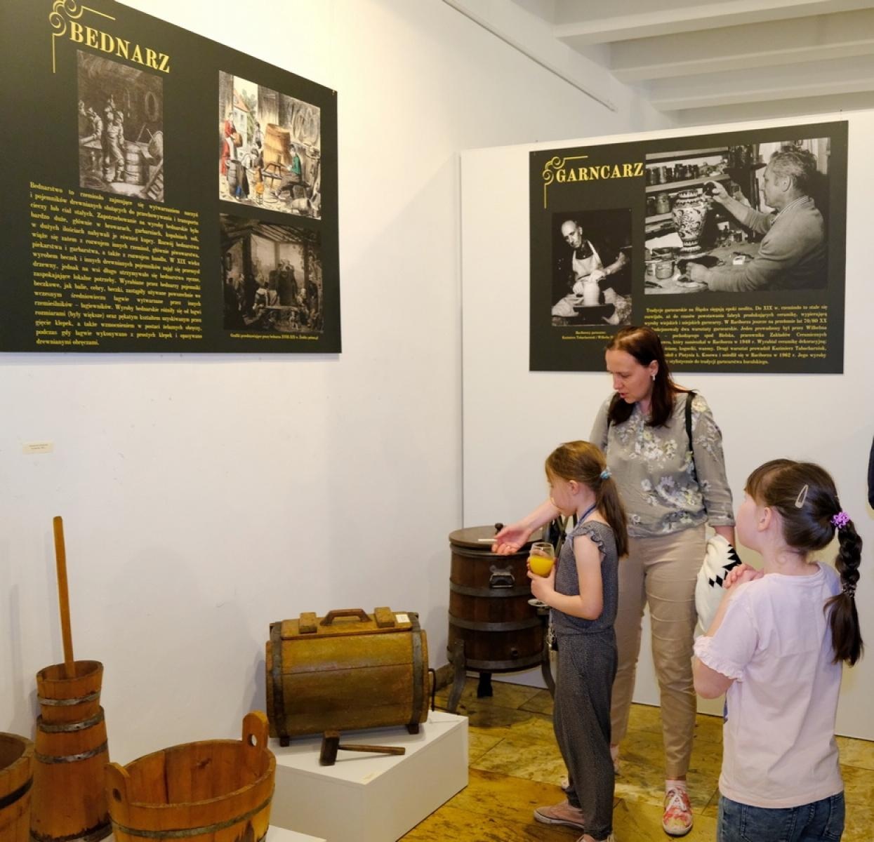 Zdjęcie w galerii na portalu naszraciborz.pl: Ginące zawody - w Muzeum otwarto nową wystawę wiadomości z regionu
