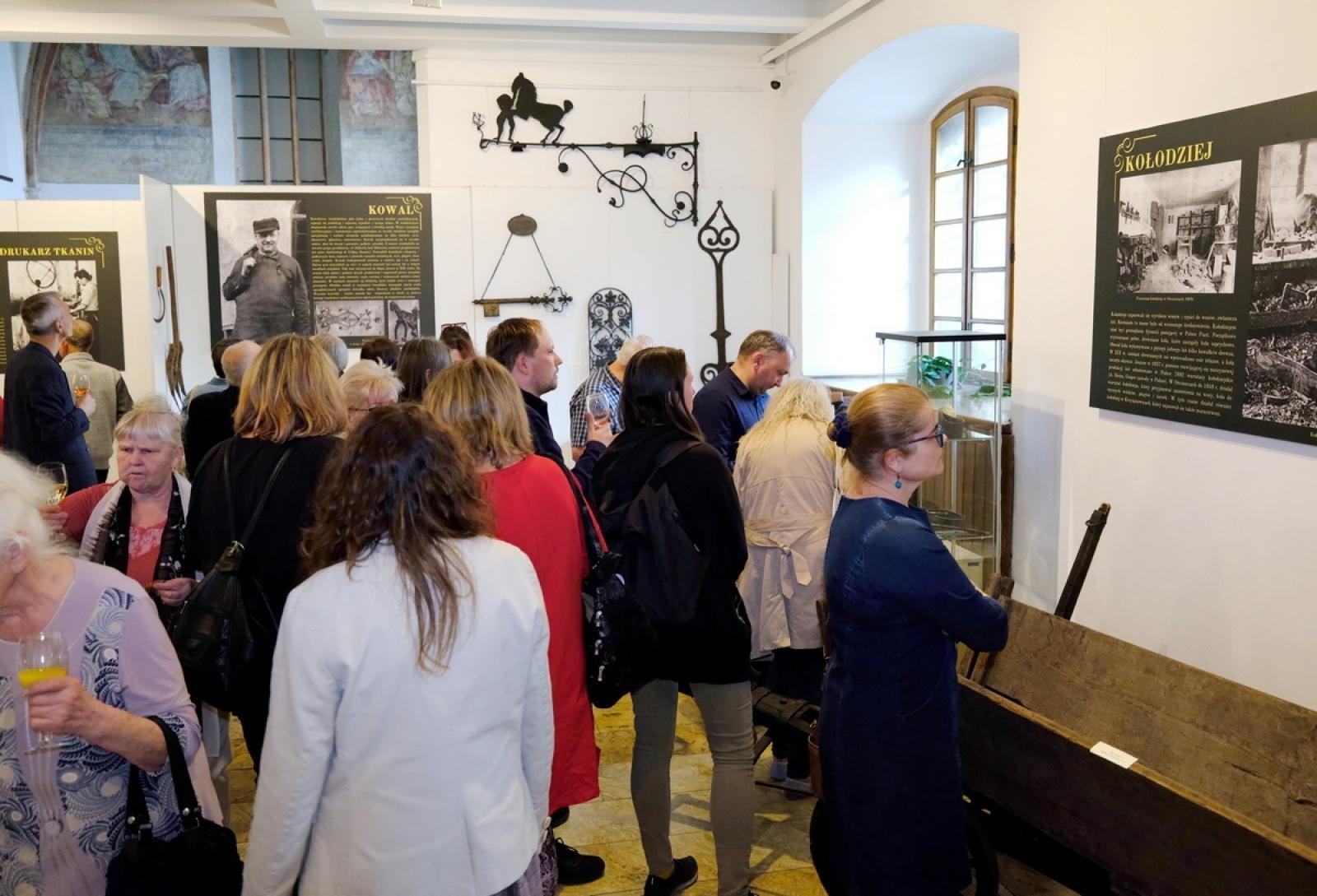 Zdjęcie w galerii na portalu naszraciborz.pl: Ginące zawody - w Muzeum otwarto nową wystawę wiadomości z regionu