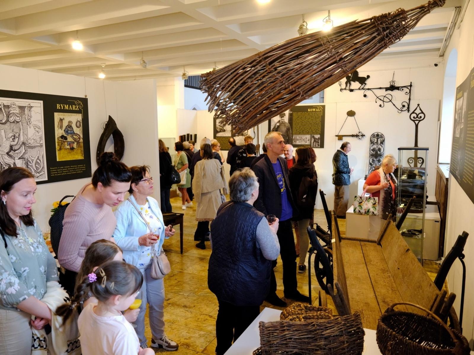 Zdjęcie w galerii na portalu naszraciborz.pl: Ginące zawody - w Muzeum otwarto nową wystawę wiadomości z regionu