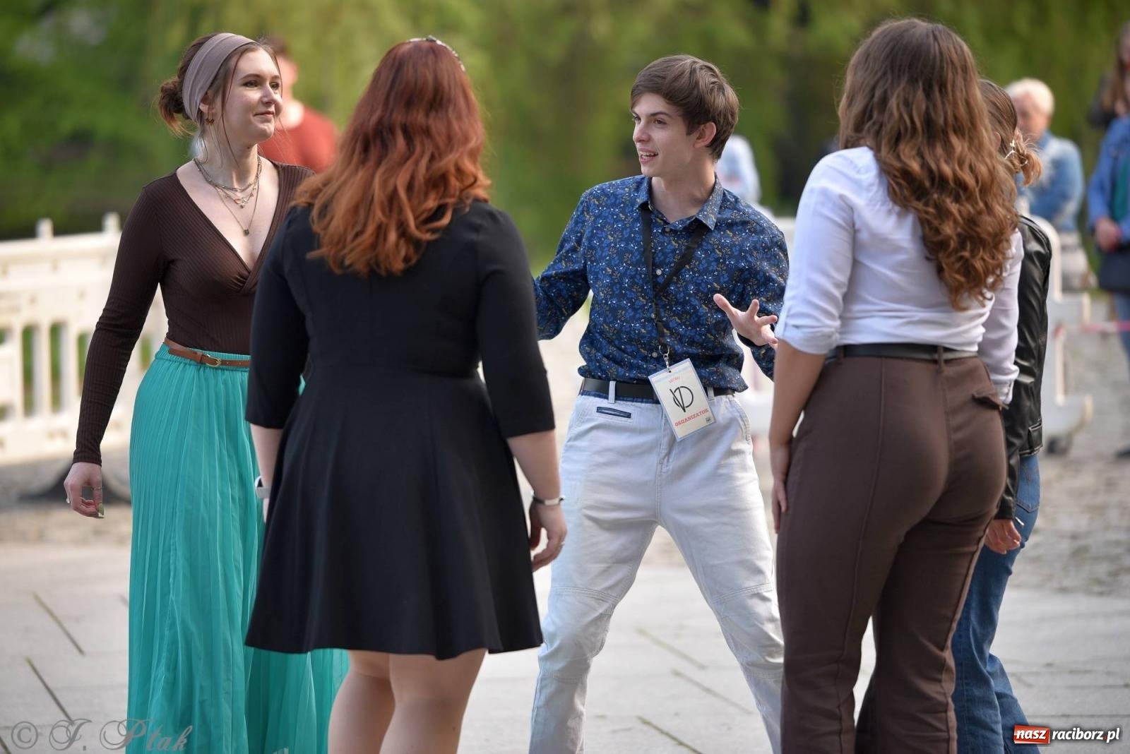 Zdjęcie w galerii na portalu naszraciborz.pl: Majówkowa potańcówka retro w parku m. Roth wiadomości z regionu