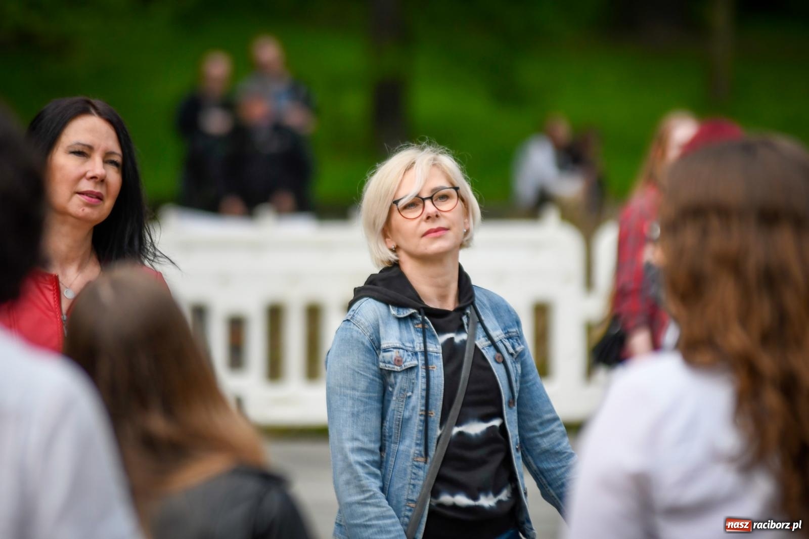 Zdjęcie w galerii na portalu naszraciborz.pl: Majówkowa potańcówka retro w parku m. Roth wiadomości z regionu
