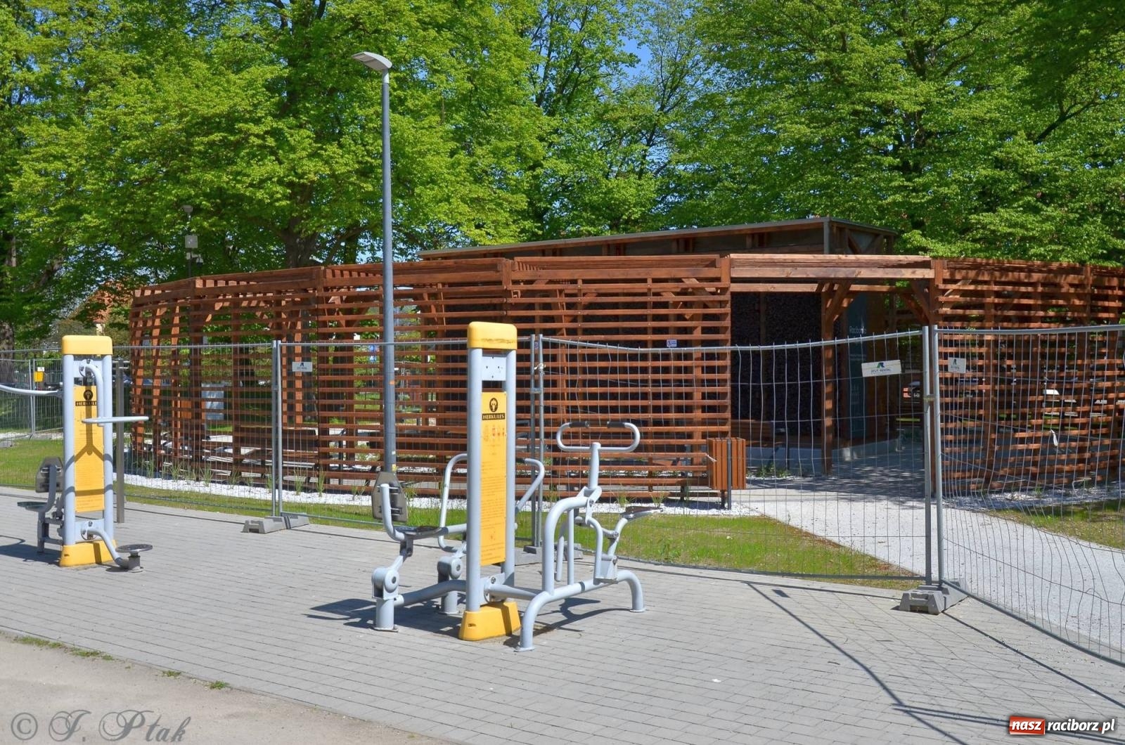 Zdjęcie w galerii na portalu naszraciborz.pl: Aerozol złudzeń. Tygodnik Polityka o oszustwie i wysypie tężni w Polsce wiadomości z regionu