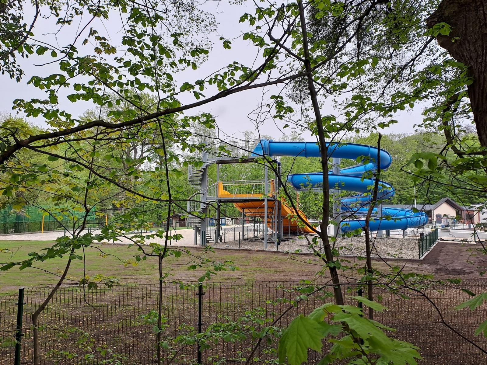 Zdjęcie w galerii na portalu naszraciborz.pl: Budowa nowoczesnego kąpieliska w Tworkowie na finiszu [FOTO] wiadomości z regionu